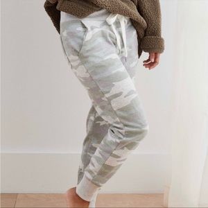 Aerie Light Green Gray Camo Jogger Sweatpants